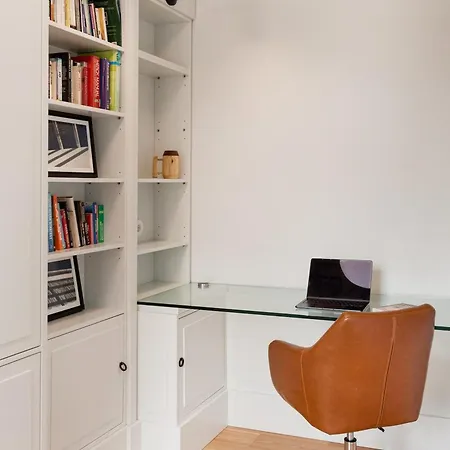 Elegant 3br Lapa ליסבון