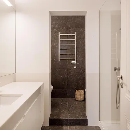 Elegant 3br Lapa דירה ליסבון